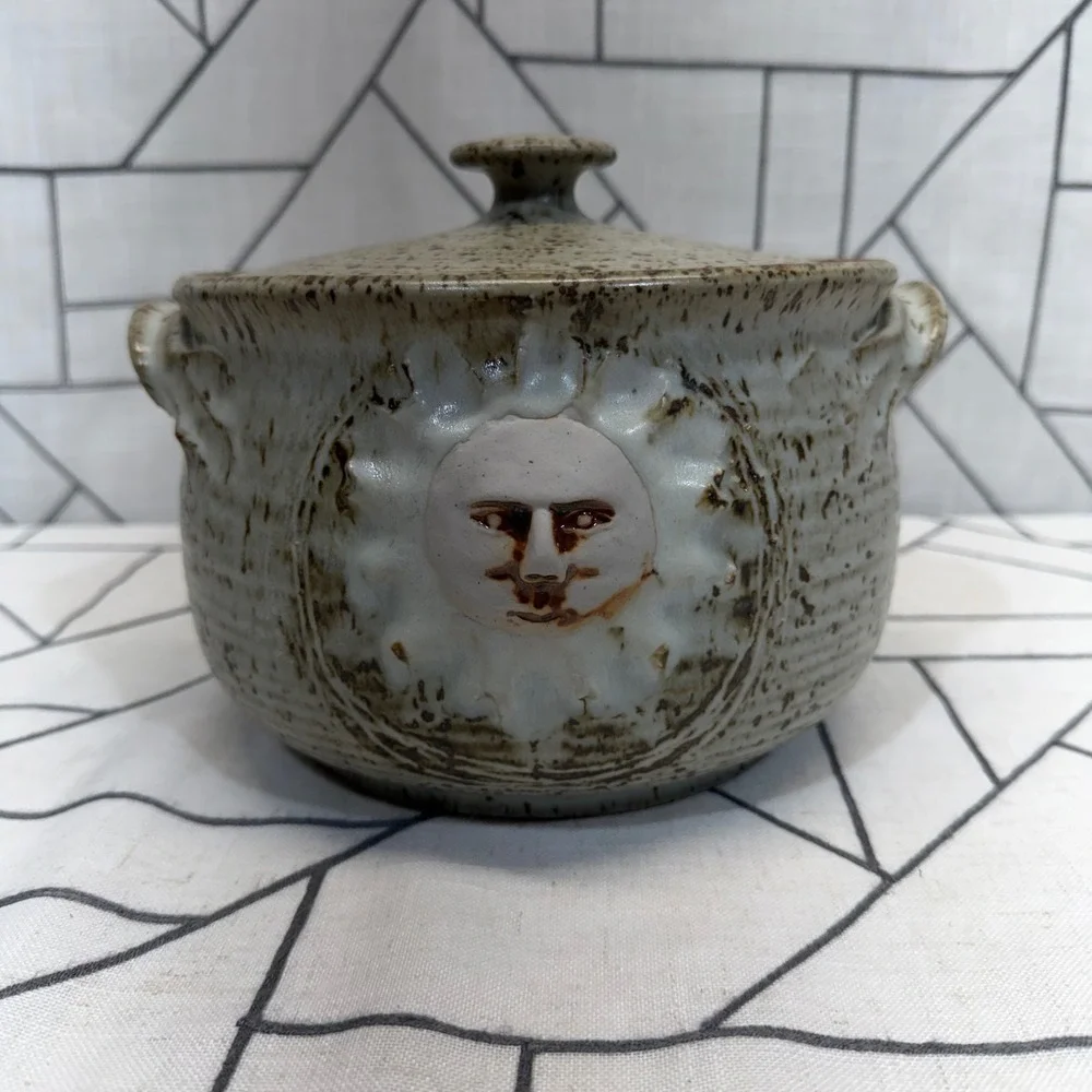 Crocker‎ Nauvoo Studio Pottery Lidded Bean Pot 8in Tan Sun Face Celestial Signed